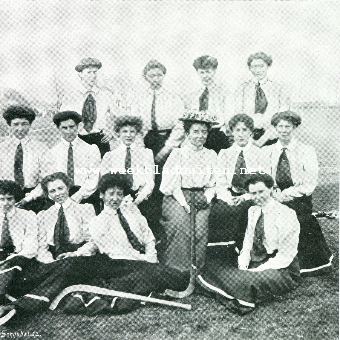 HET ENGELSCHE DAMES HOCKEY ELFTAL