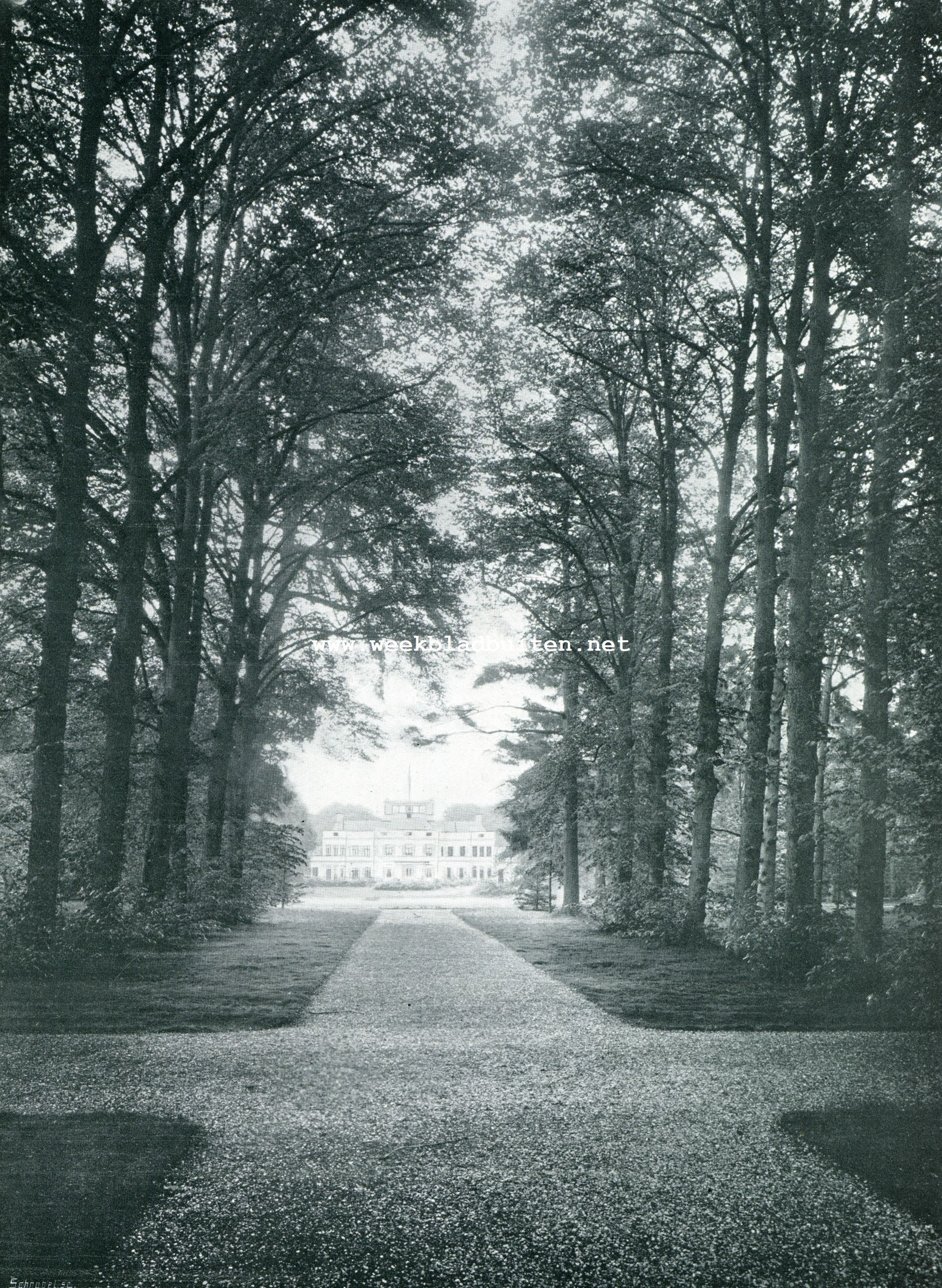 SOESTDIJK. kijkje door een der lanen op de achterzijde van het paleis