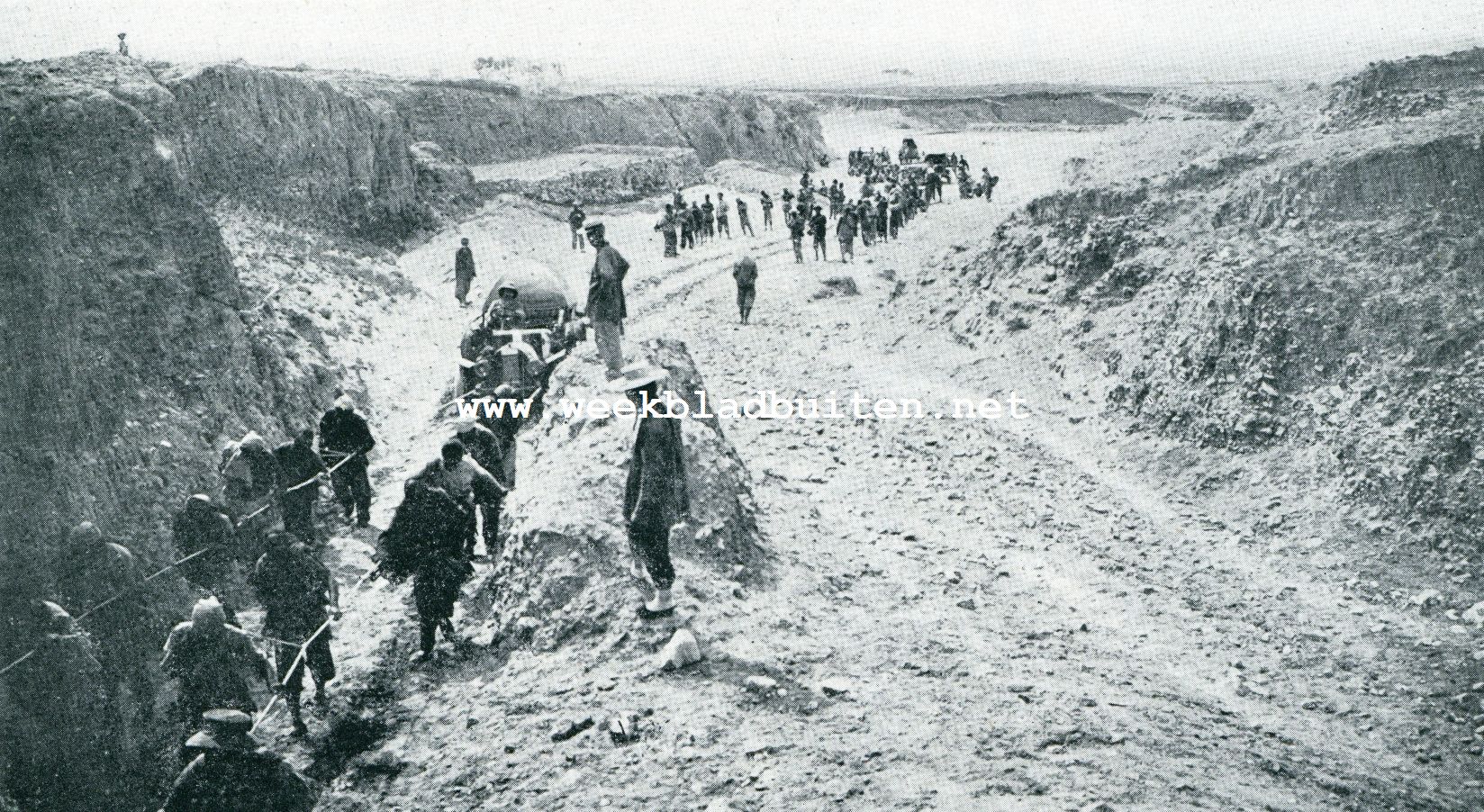 Peking-Parijs. Op honderd K.M. van Peking. De 