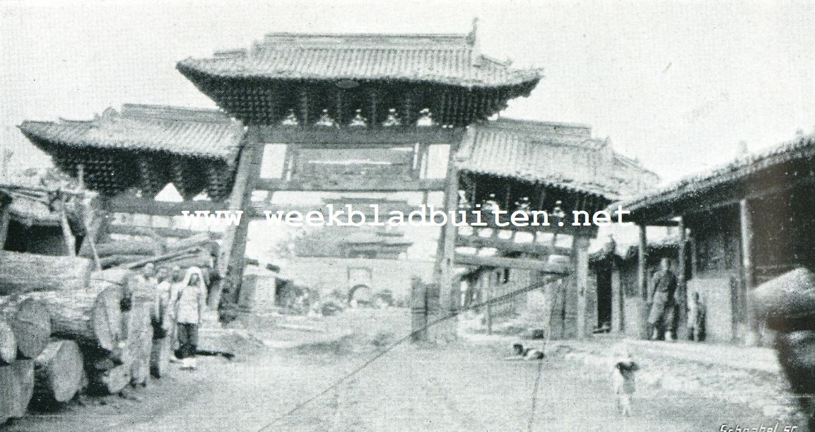 Peking-Parijs. Groote Poort van Hsuen-Kwa