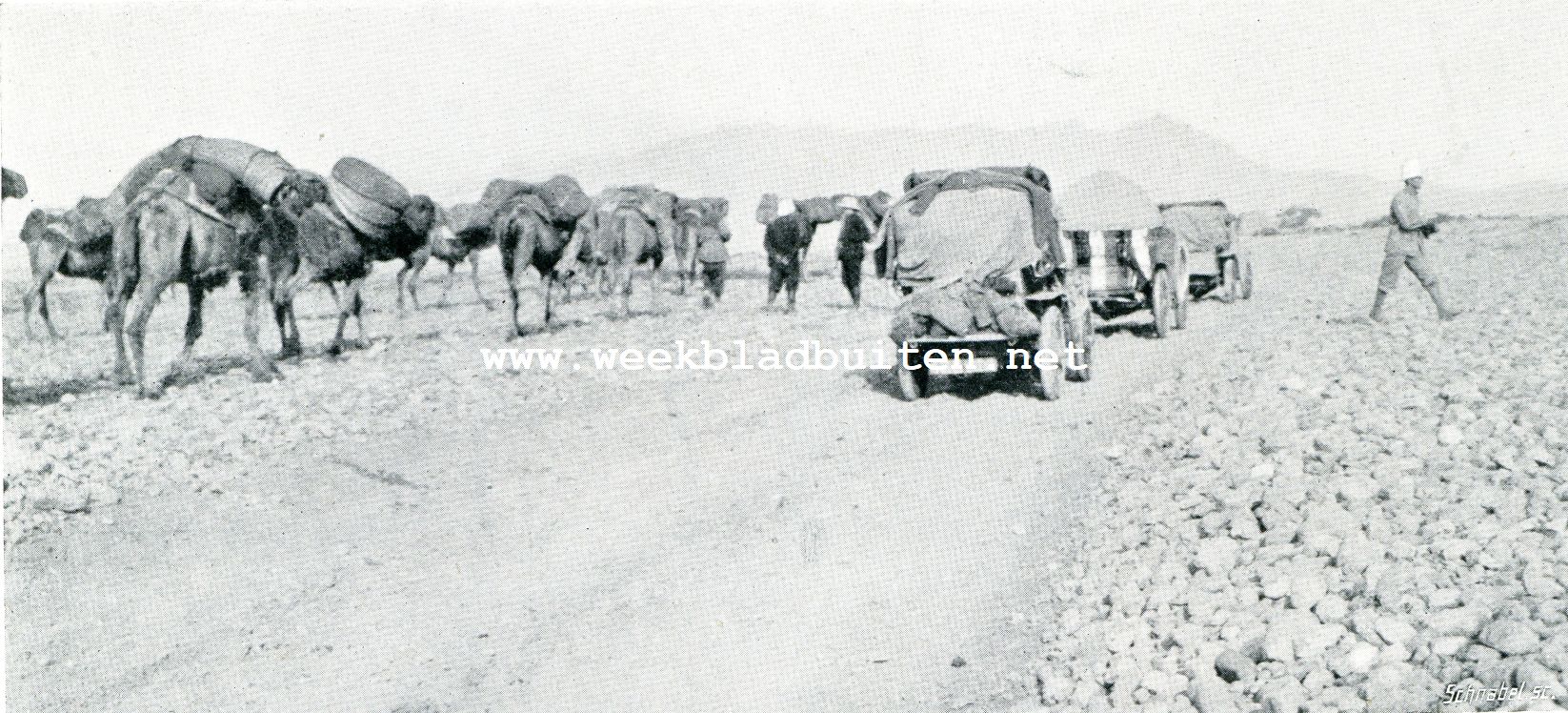 Peking-Parijs. In de Gobi-Woestijn. Ontmoeting van twee verschillende karavanen, de eerste, de auto-karavaan, op weg naar Parijs, de tweede die der kameelen op weg naar Kalgan