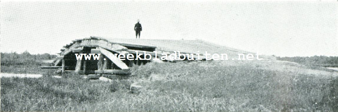 Peking-Parijs. Beproeving van een brug. Een der deelnemers probeert of deze brug sterk genoeg is om de auto's te dragen