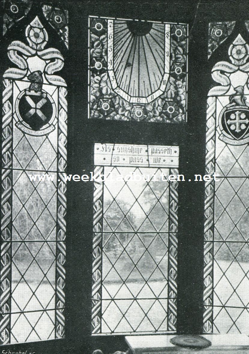Zonnewijzers. Zonnewijzer van geklerud glas in de oude pastorie te Didsbury (Engeland)