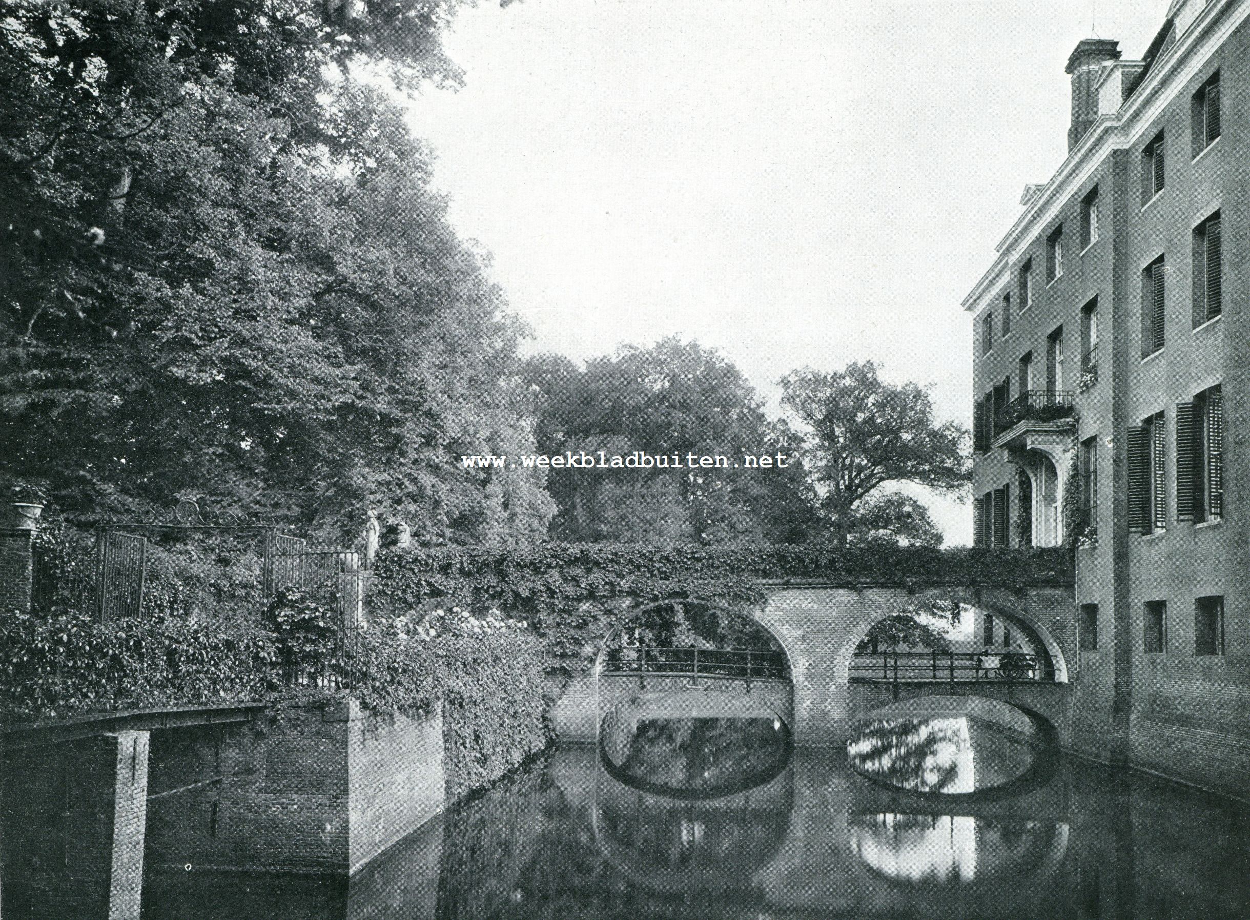 Het Huis te Amerongen. Dubbele brug voor het Huis Amerongen