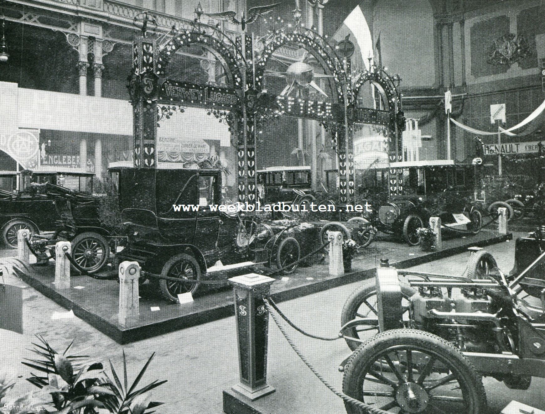 De tentoonstelling van automobielen, motorrijwielen en motorbooten van 17-26 Januari in het Paleis voor Volksvlijt. Stand van de Industrieele Maatschappij 