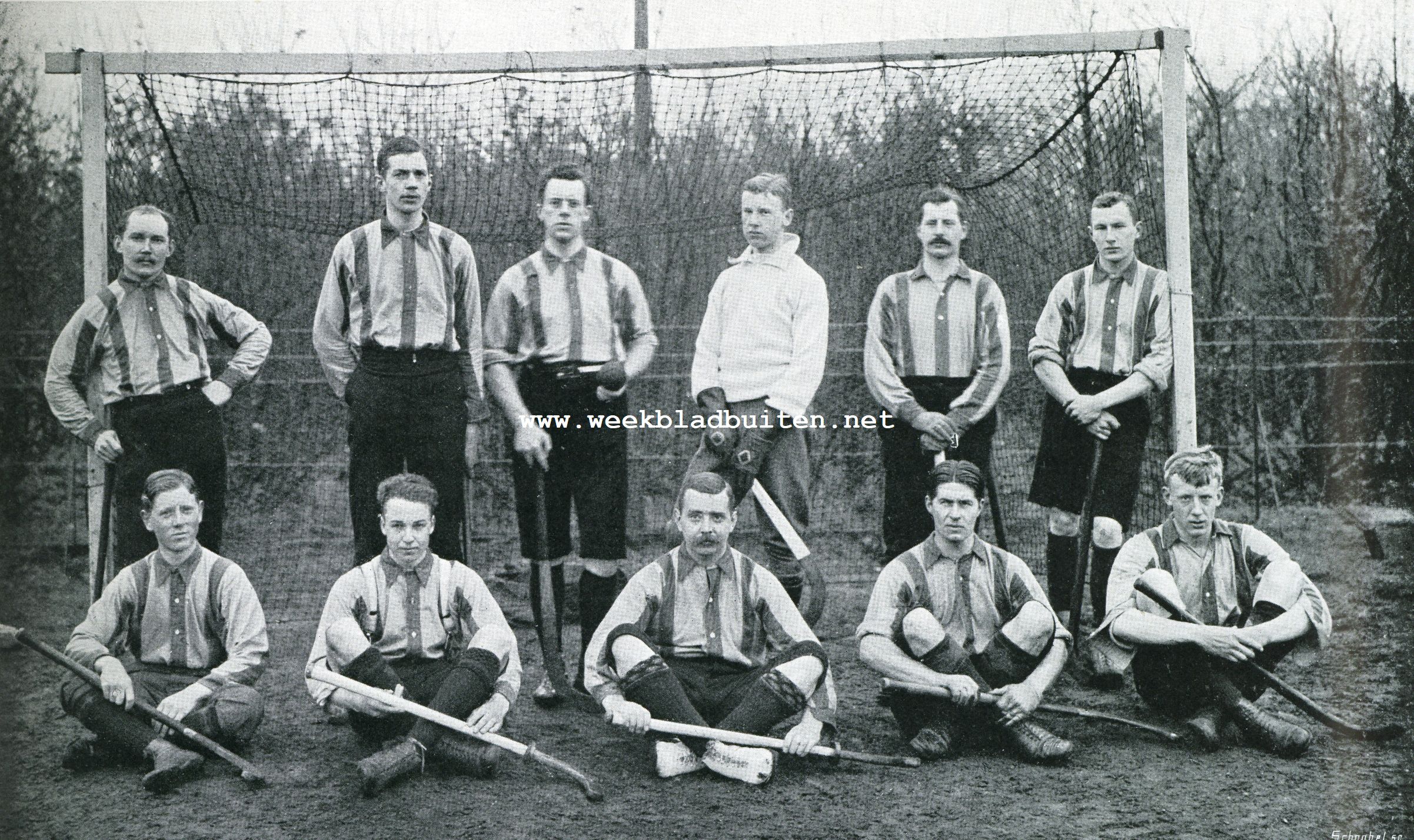 Het 1e XI-tal der Hilversumsche Hockey-Club, kampioenen der 2e klasse