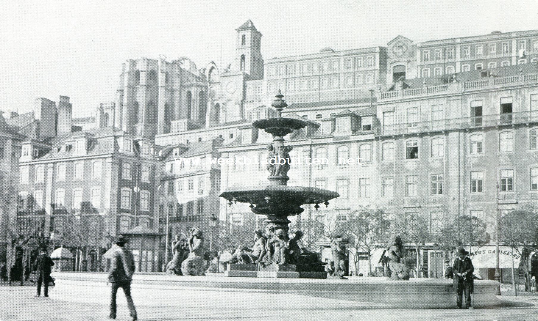 Lissabon en omgeving. Lissabon. Een der monumentale fonteinen op de Praa de Dom Pedro IV