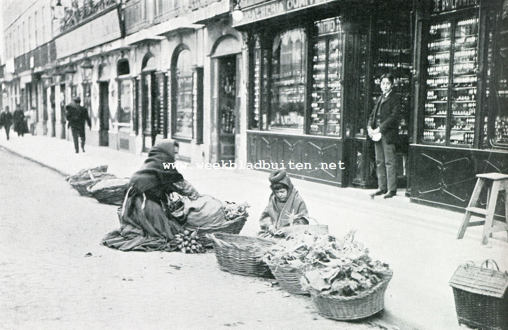 Lissabon en omgeving. Lissabon. Rua Augusta, een der drukste straten