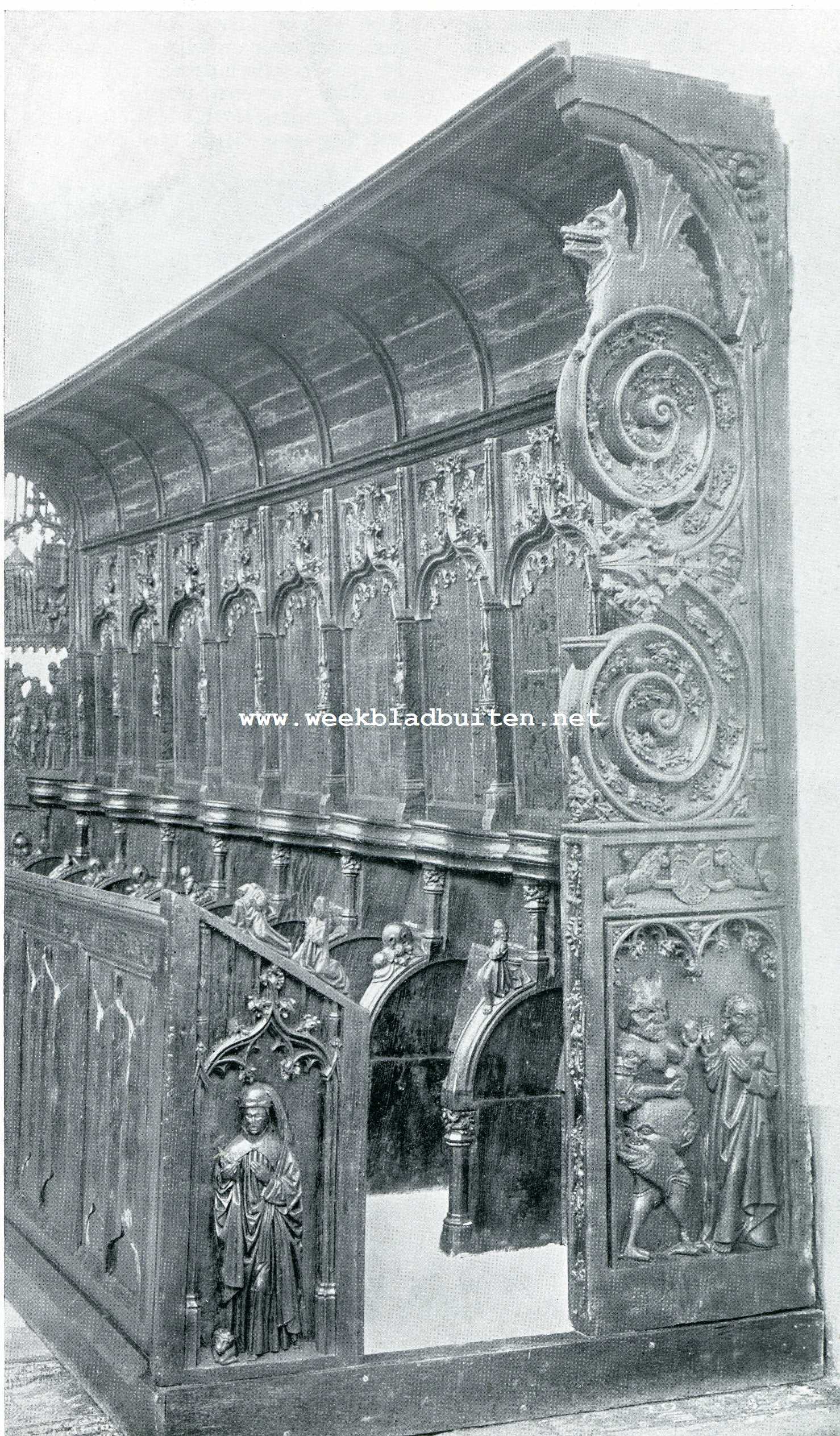 De Vroedschapsbank in de St. Martinikerk te Bolsward