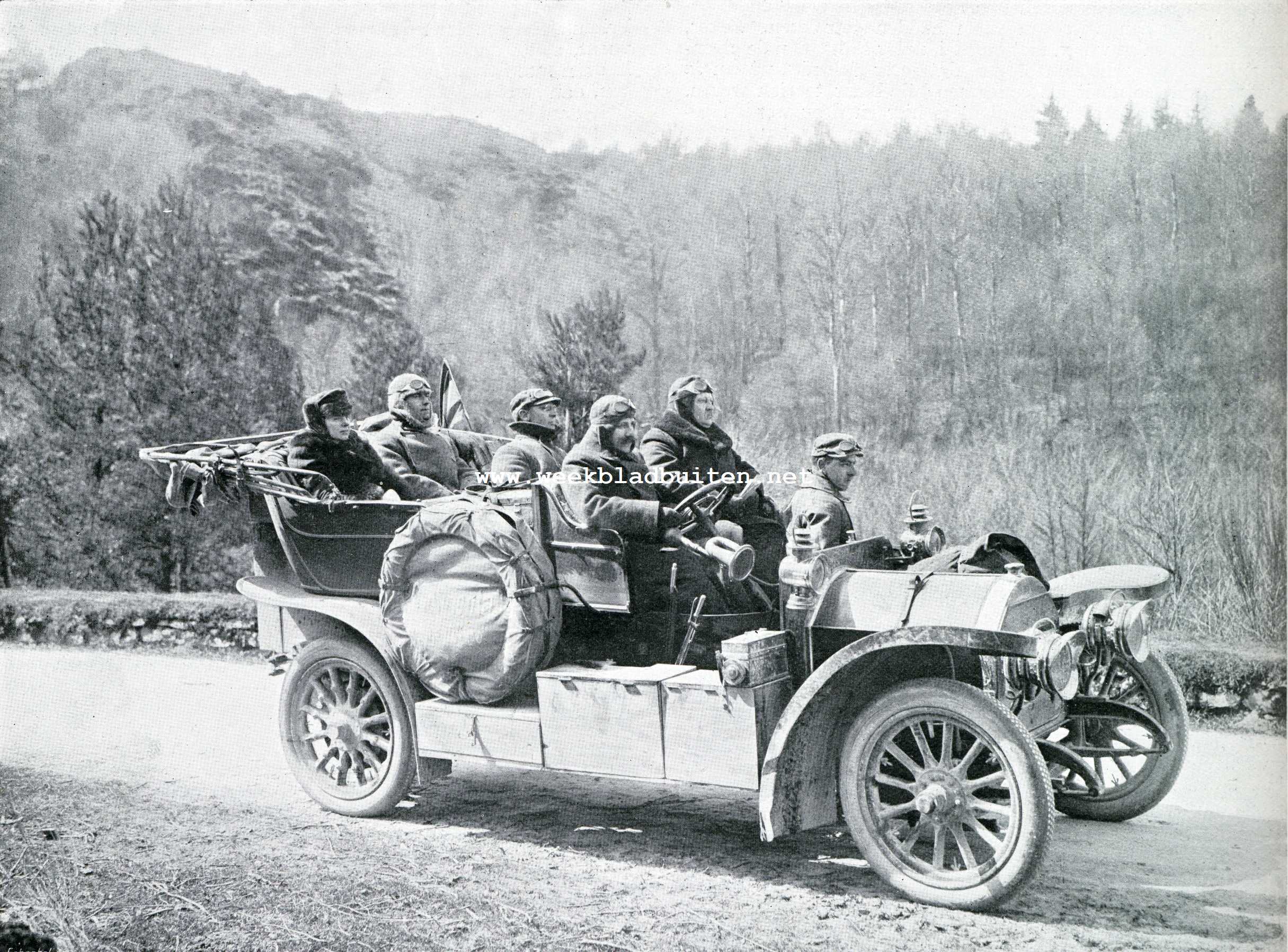 Auto-tocht Genua-Amsterdam. De F.I.A.T., waarmede de tocht Genua-Amsterdam volbracht werd