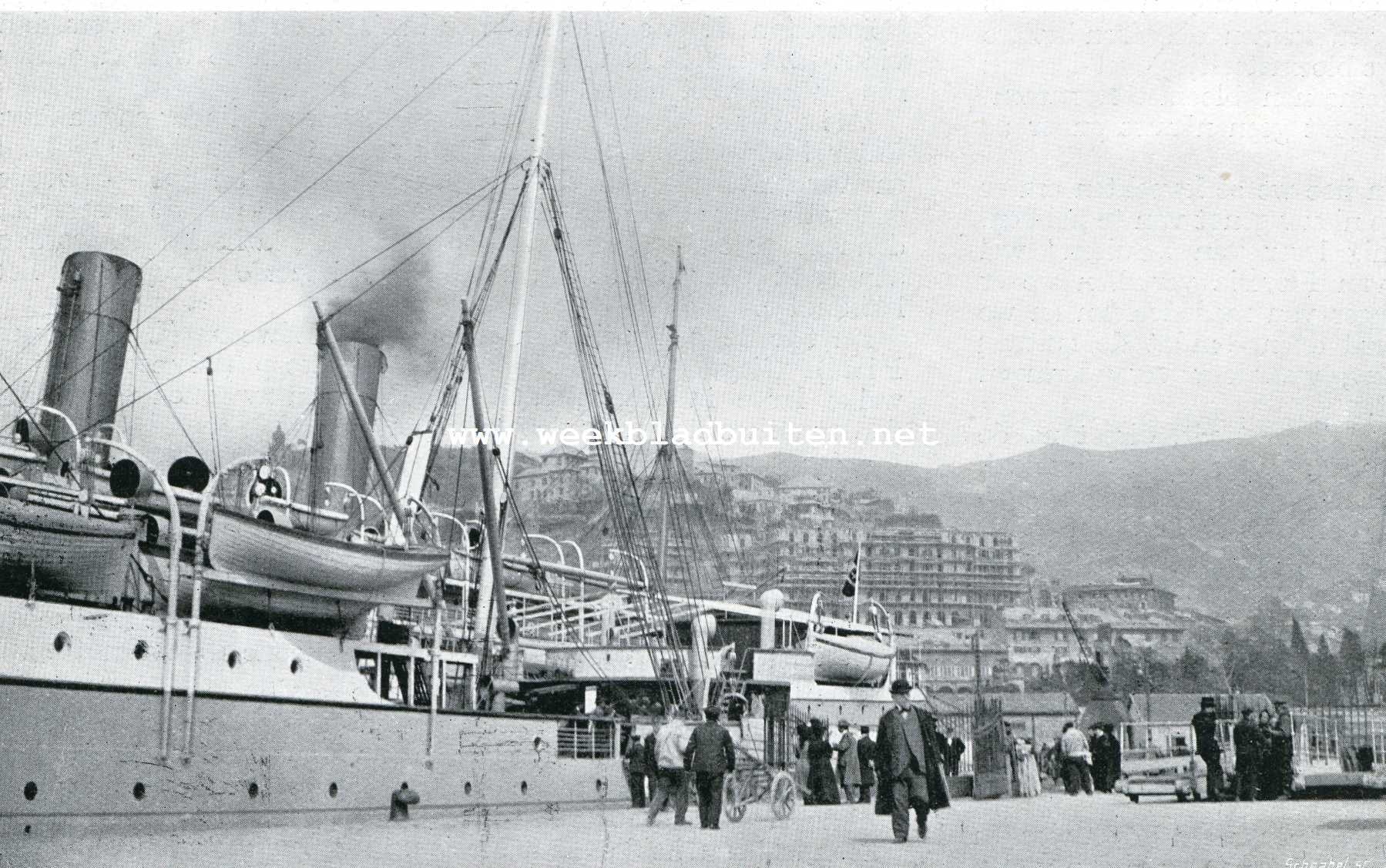 Auto-tocht Genua-Amsterdam. Genua, steiger aan de haven
