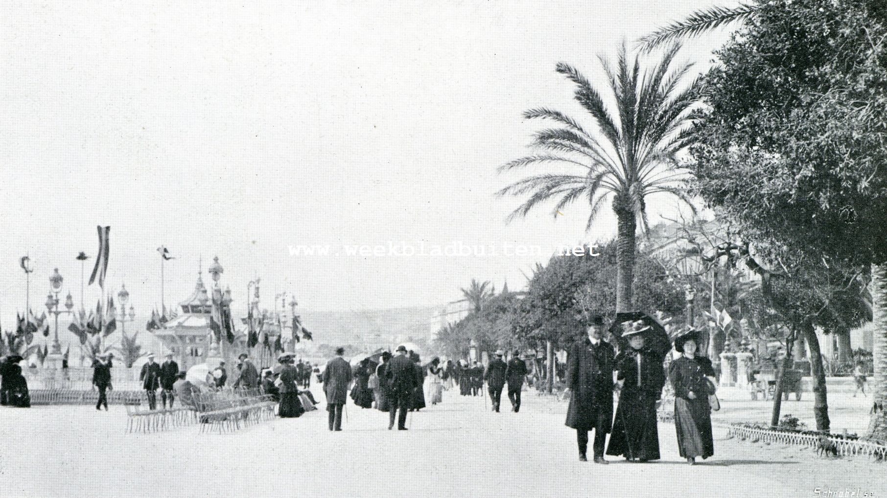Auto-tocht Genua-Amsterdam. Cannes. Promenade langs de zee