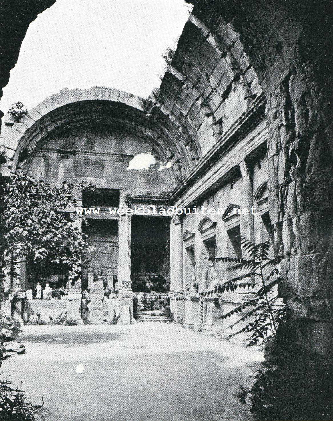 Auto-tocht Genua-Amsterdam. Nimes. Temple de Diane