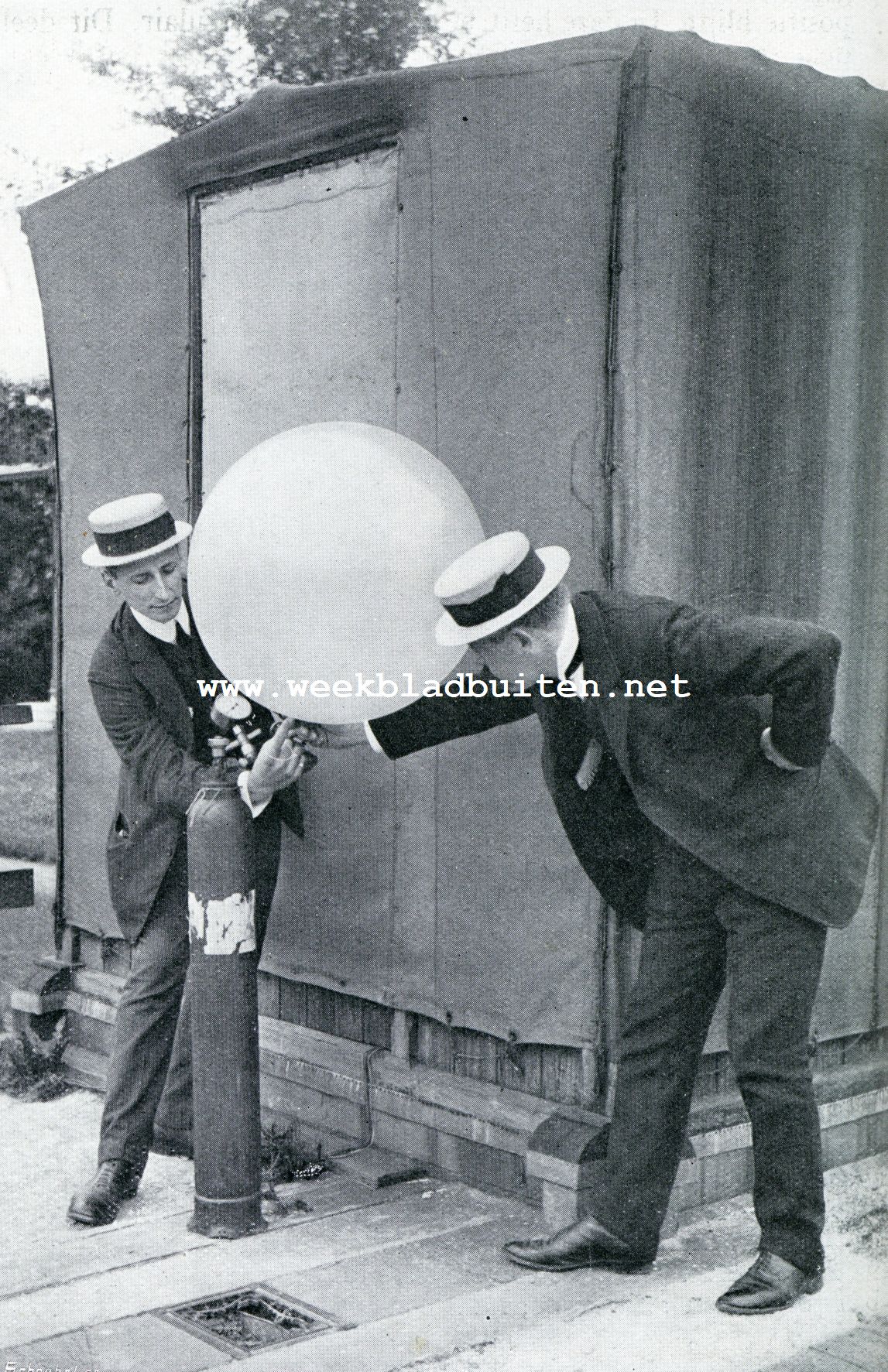 Loodsballons. Het afbinden