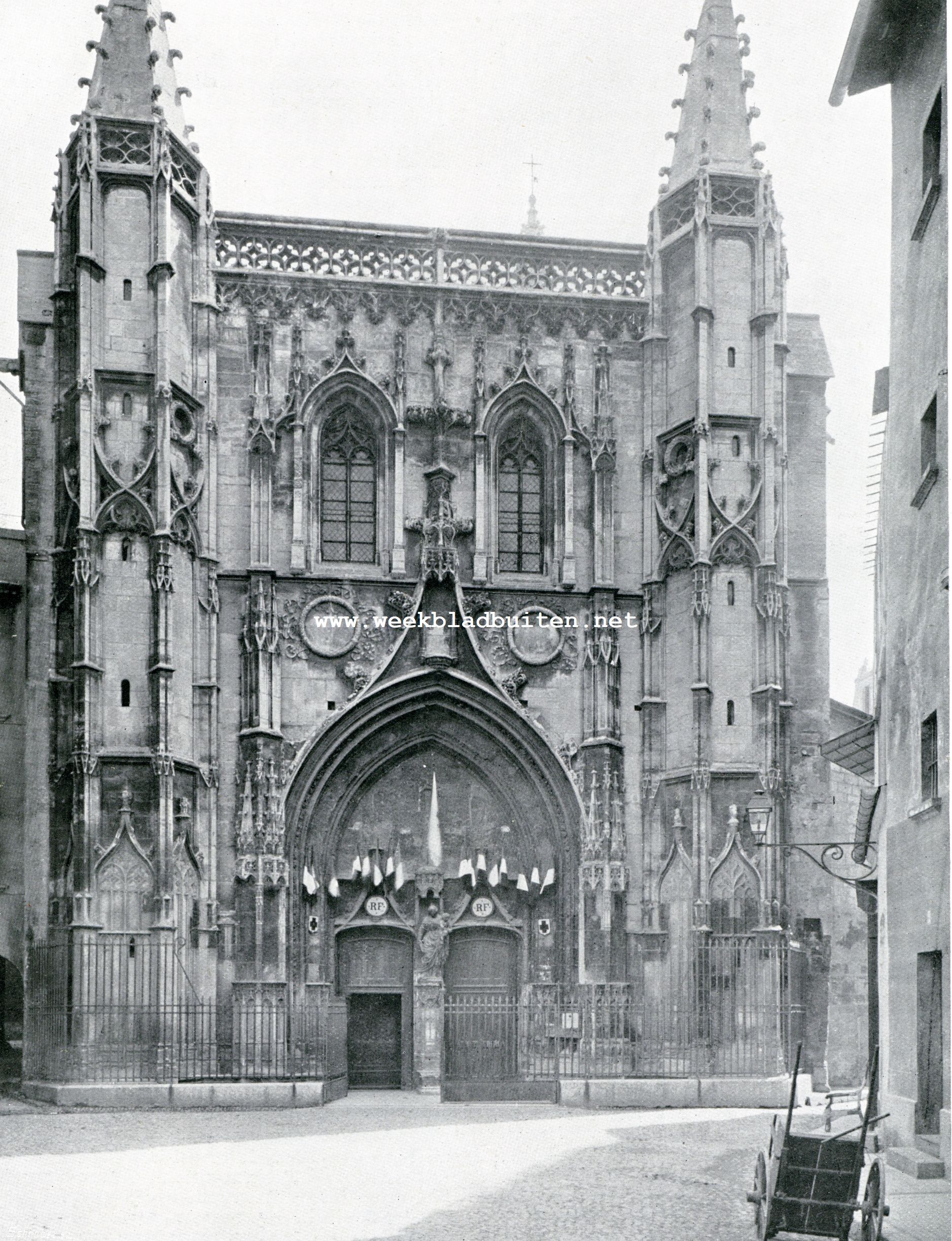 Auto-tocht Genua-Amsterdam. Avignon. Eglise St. Pierre