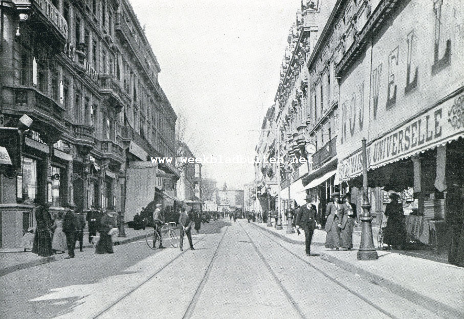 Auto-tocht Genua-Amsterdam. Avignon. De Rue de la Rpublique