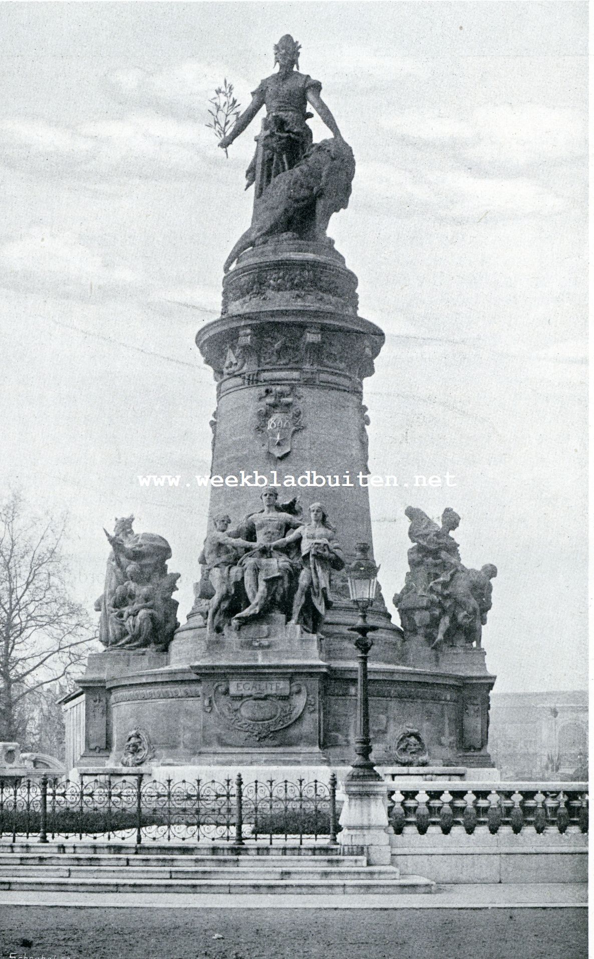 Auto-tocht Genua-Amsterdam. Lyon. Place Carnot.  Monument de la Rpublique