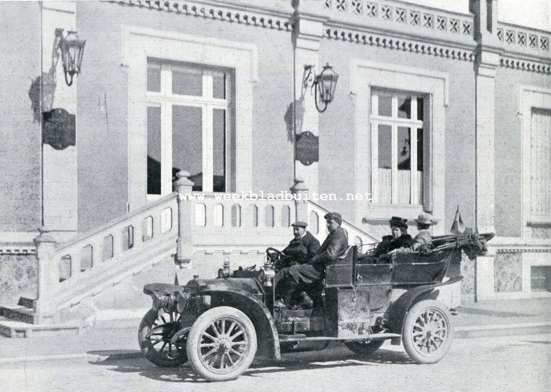 Auto-tocht Genua-Amsterdam. Reims. Bezoek aan de 