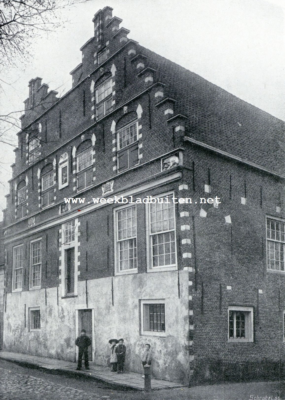 De voorgevel van het Peperhuis op de Wierdijk te Enkhuizen