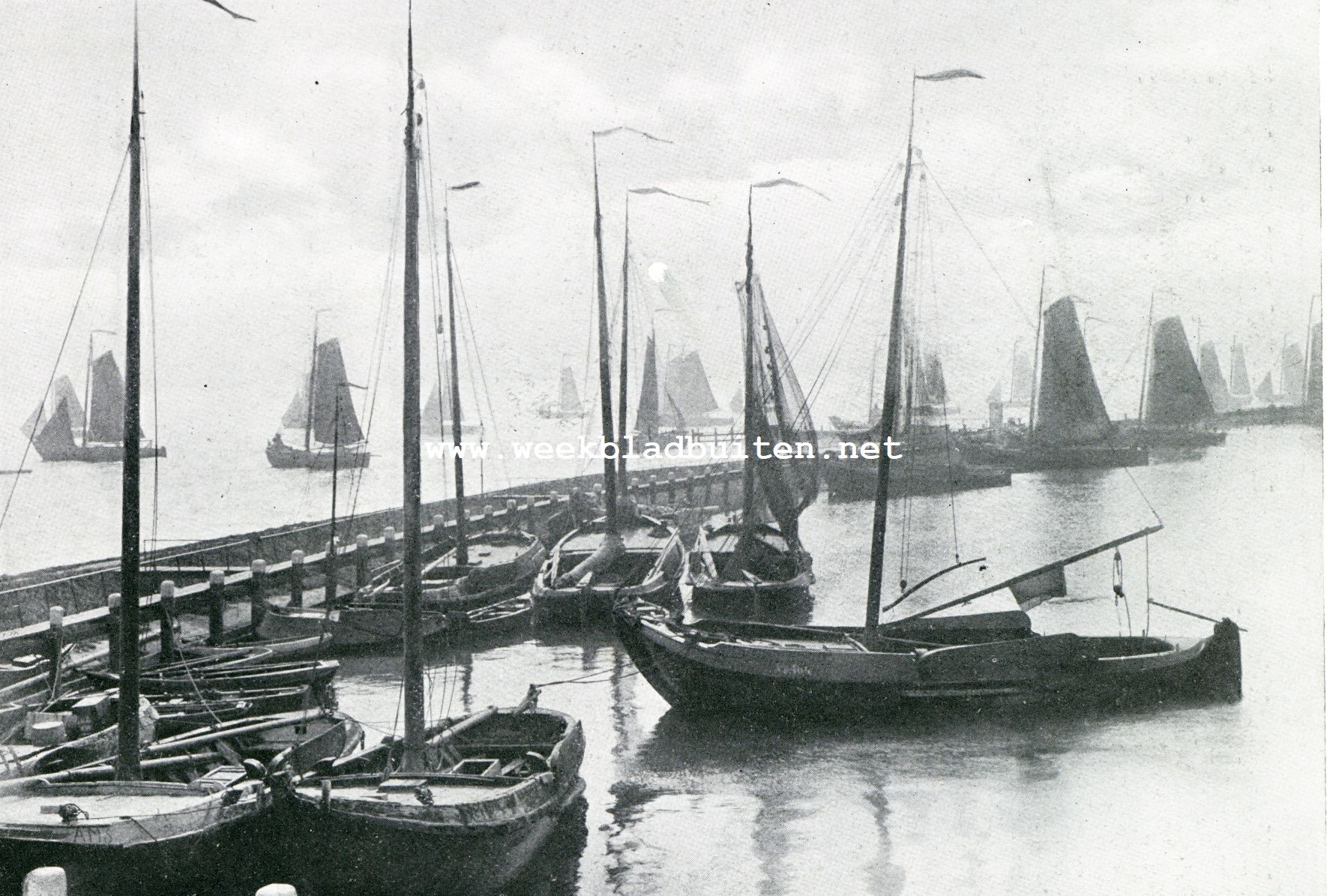 Volendam. Bij de haven van Volendam