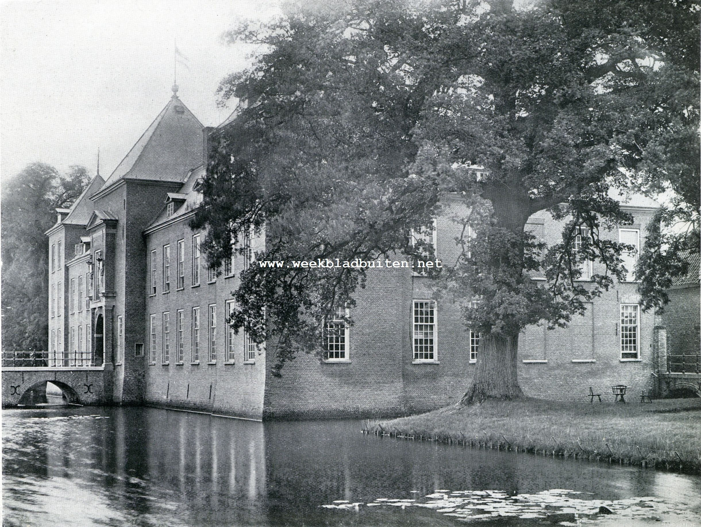 Het Kasteel Heeze. (front rechterzijgevel)