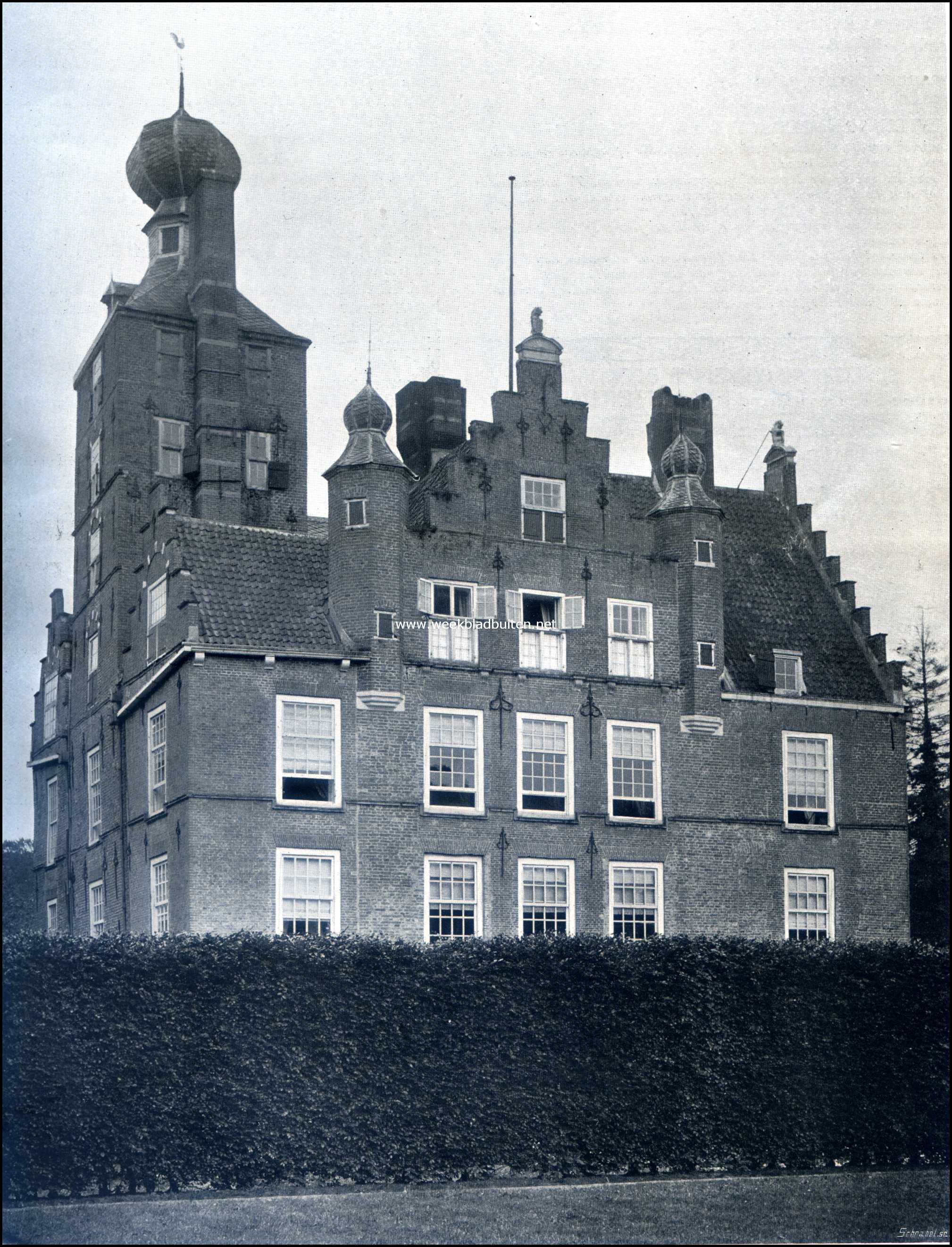Torens, trapgevels en schoorsteenen van het Kasteel Zuylestein