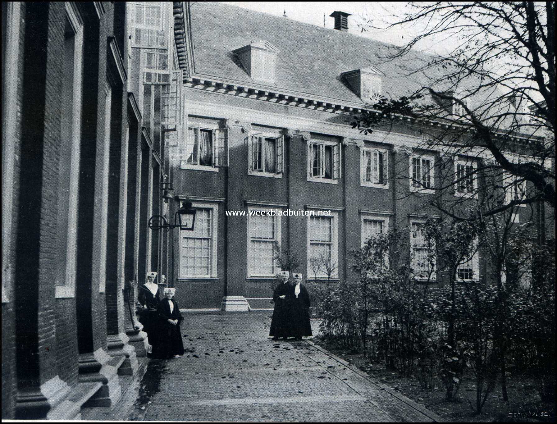 Het Burgerweeshuis te Amsterdam. Binnenplaats van de Meisjes-afdeeling