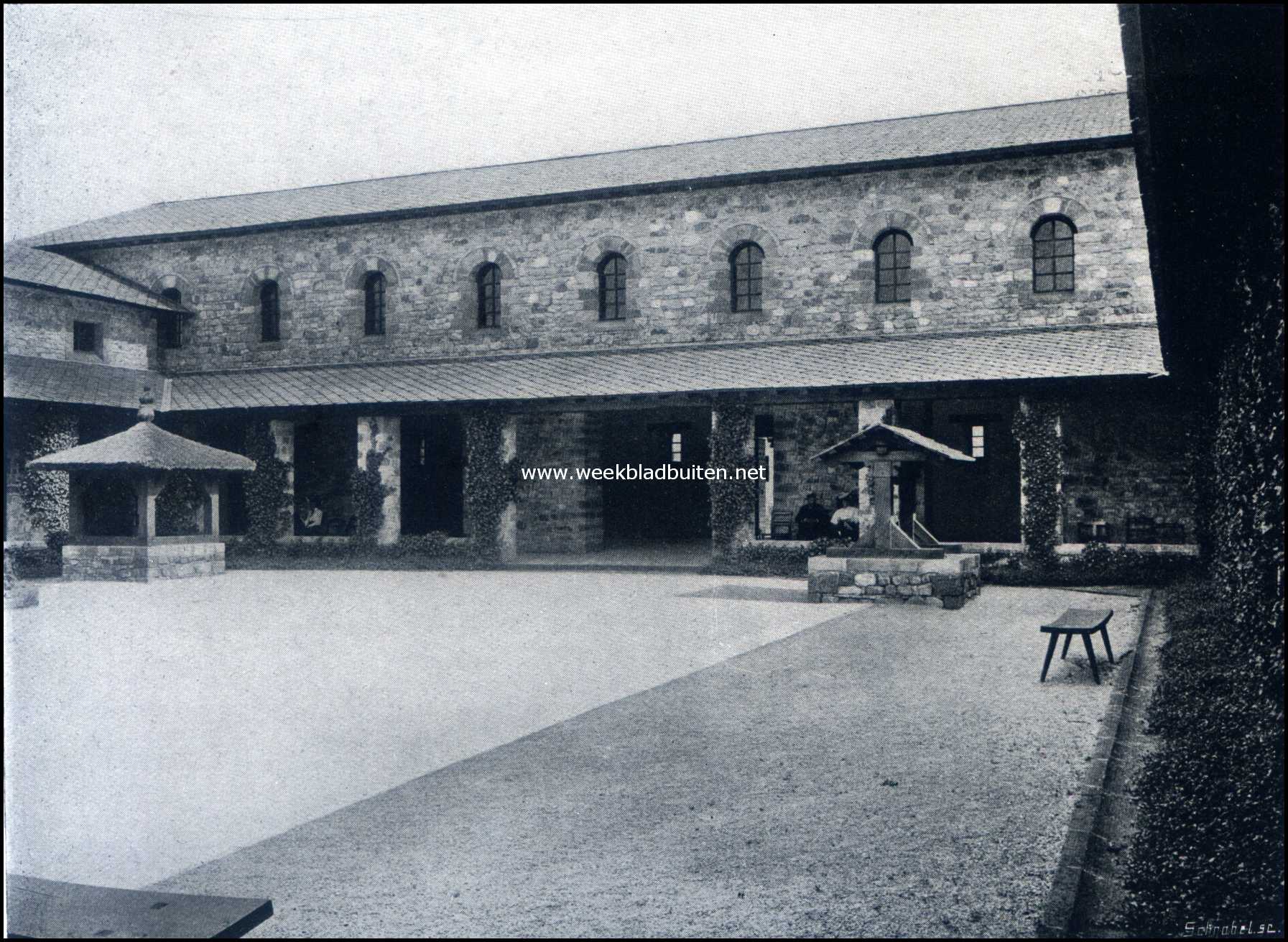 De Saalburg. Atrium met de bronnen II en III