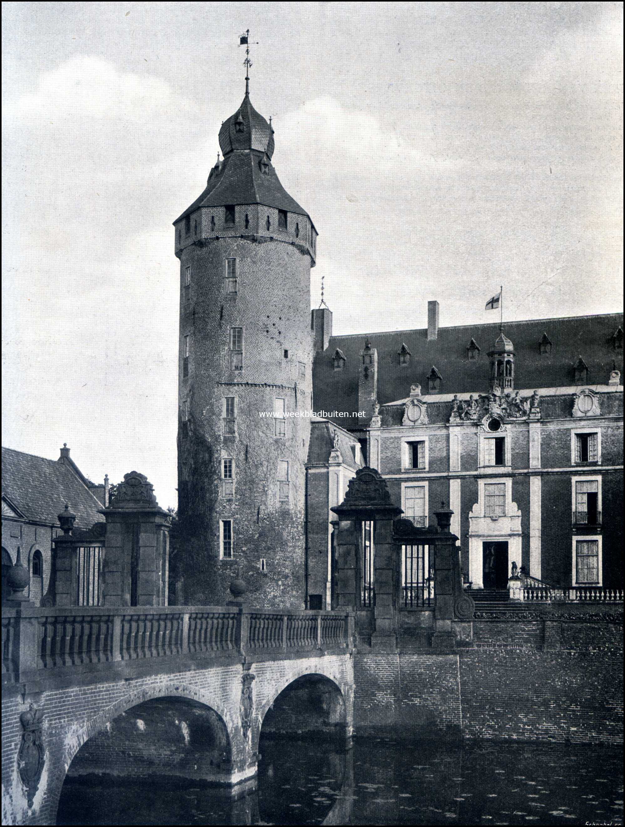 Het Kasteel Rechteren. Gezicht op den toren