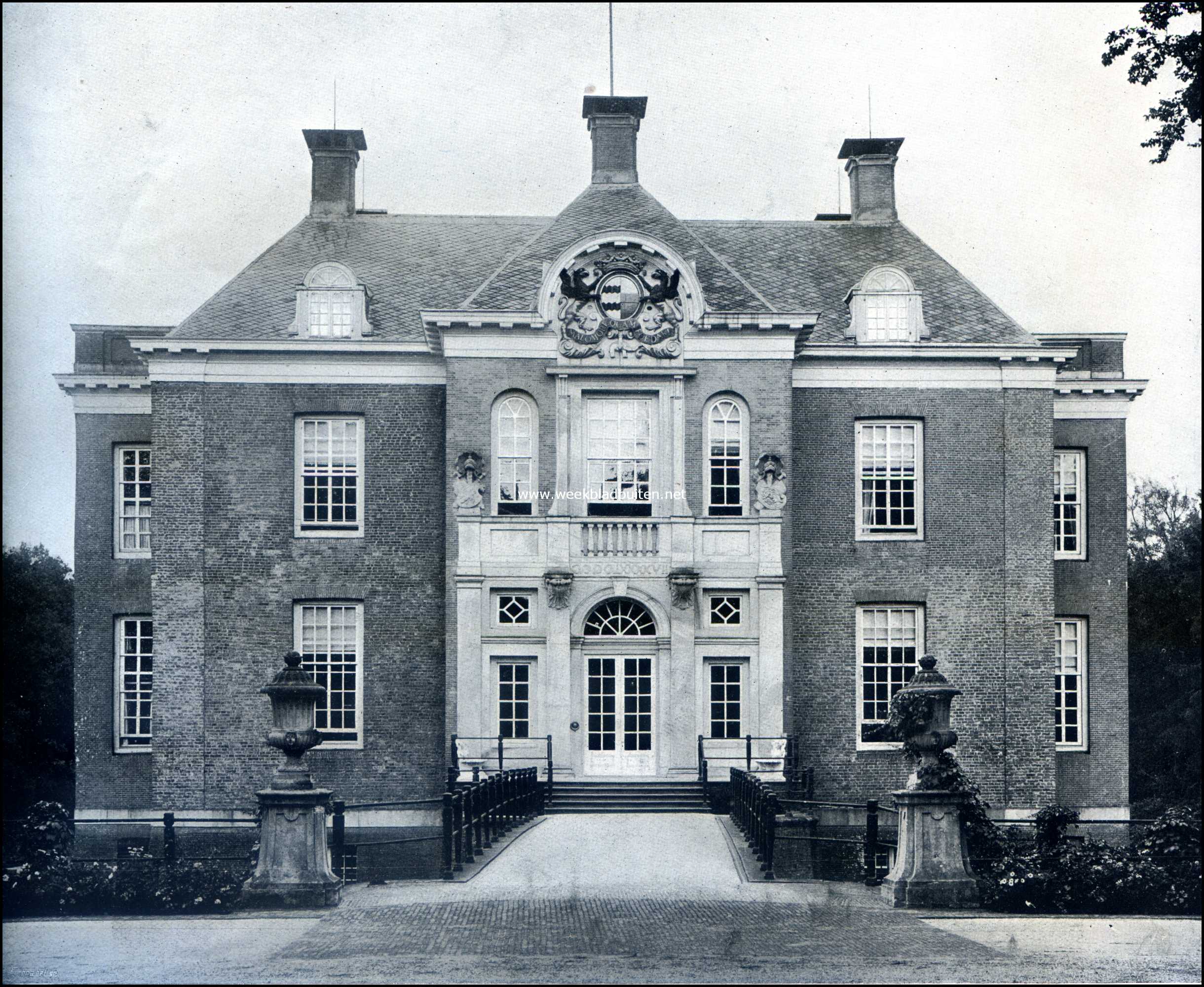 Het Kasteel Middachten en zijne bewoners. Middachten: voorzijde