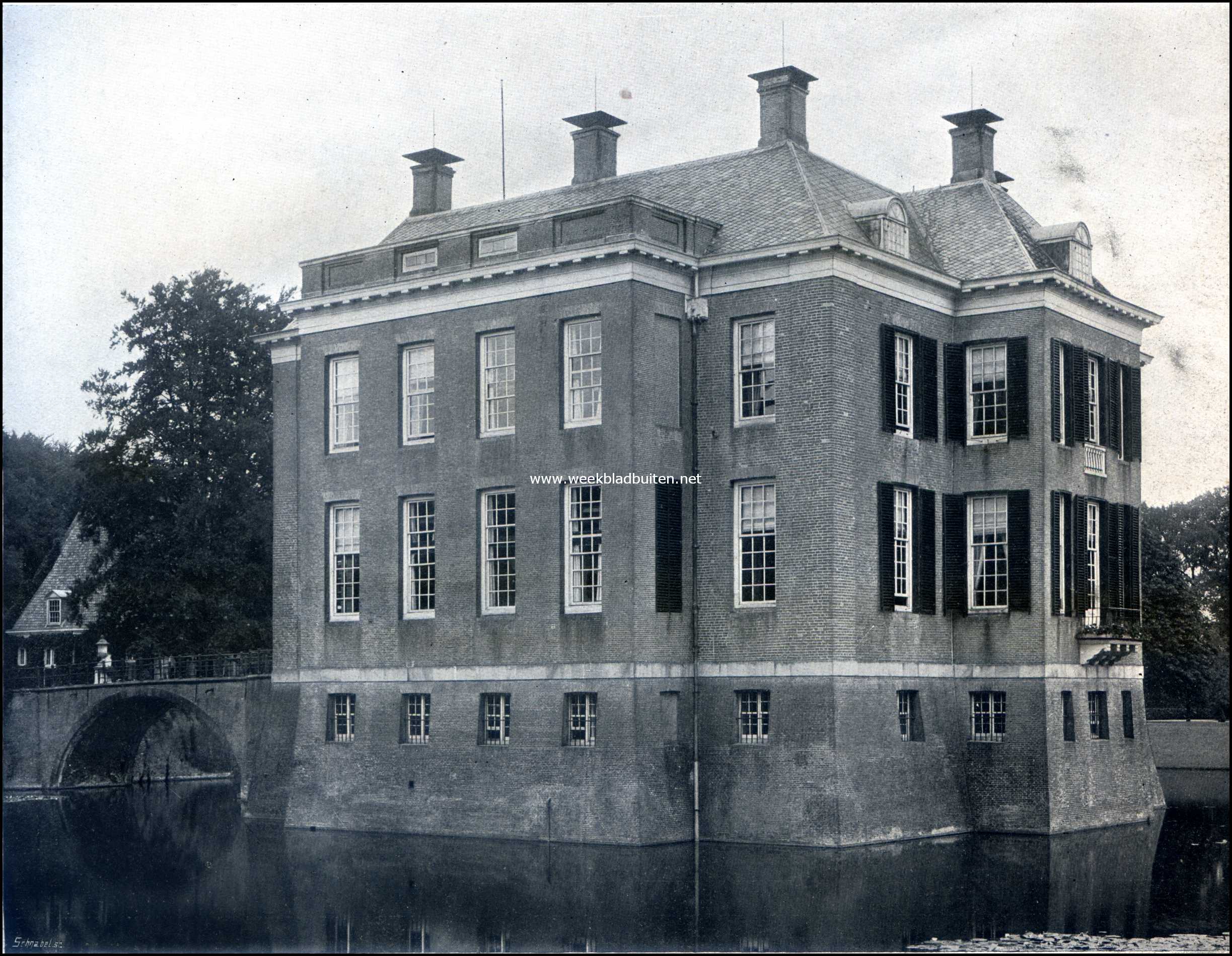 Het Kasteel Middachten en zijne bewoners. Middachten: zij- en achtergevel, Z.-W. zijde