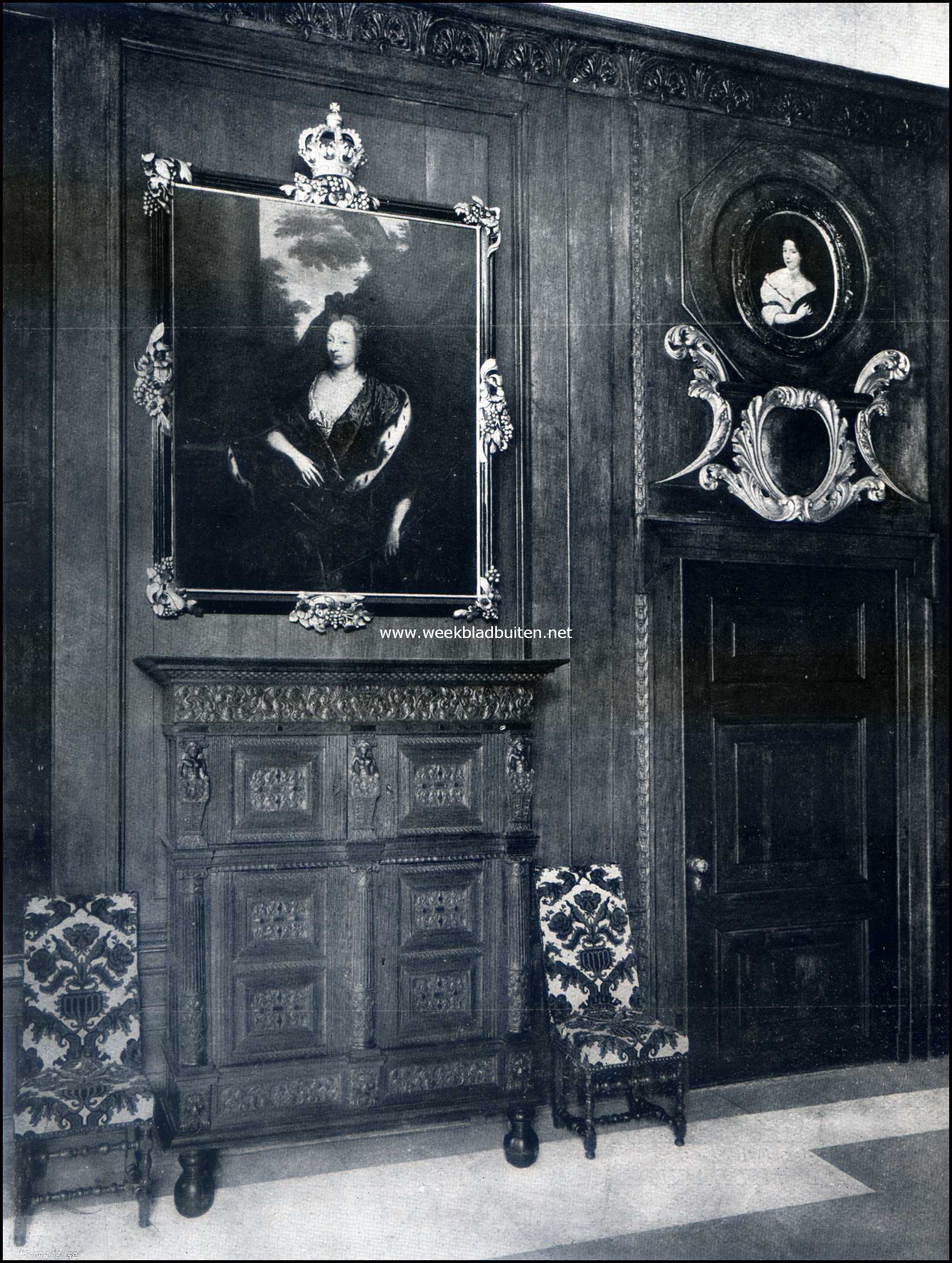 Het Kasteel Middachten en zijne bewoners. Middachten: Voorhuis of Vestibule. Portret van Koningin Charlotte Amlie van Denemarken, Prinses van Hessen-Cassel, gemalin vanKoning Christiaan V.