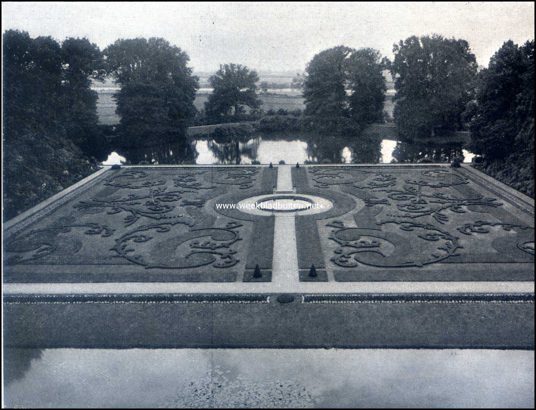 Het Kasteel Middachten en zijne bewoners. Middachten: het Parterre de Brderie achter het kasteel