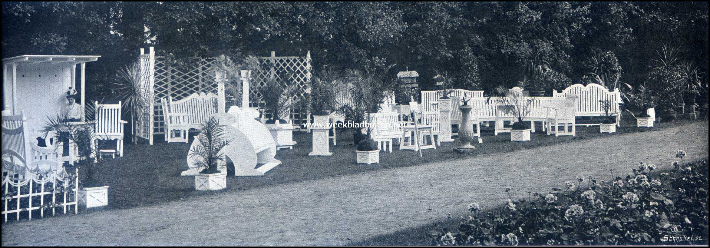 De groote tuinbouwtentoonstelling te Zeist. Oud-Engelsche tuinmeubelen en garden potterie op de tentoonstelling te Zeist. (Stand H. Voorneveld en 