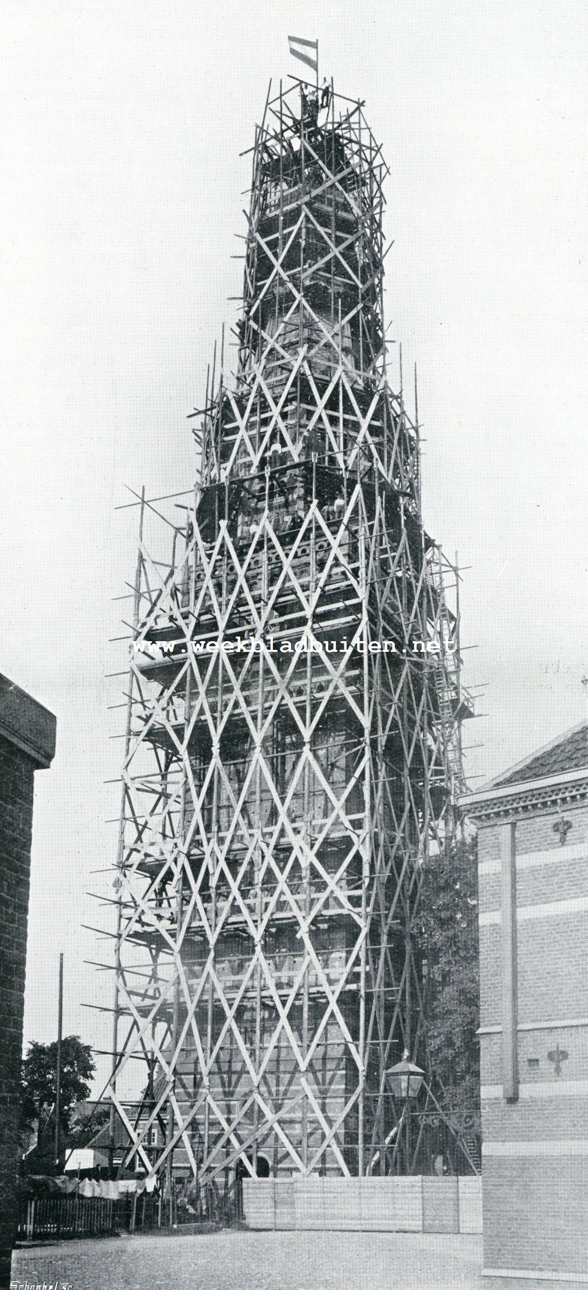 De herstelling van de St. Pancrastoren te Enkhuizen. De omsteigering van den St. Pancrastoren te Enkhuizen