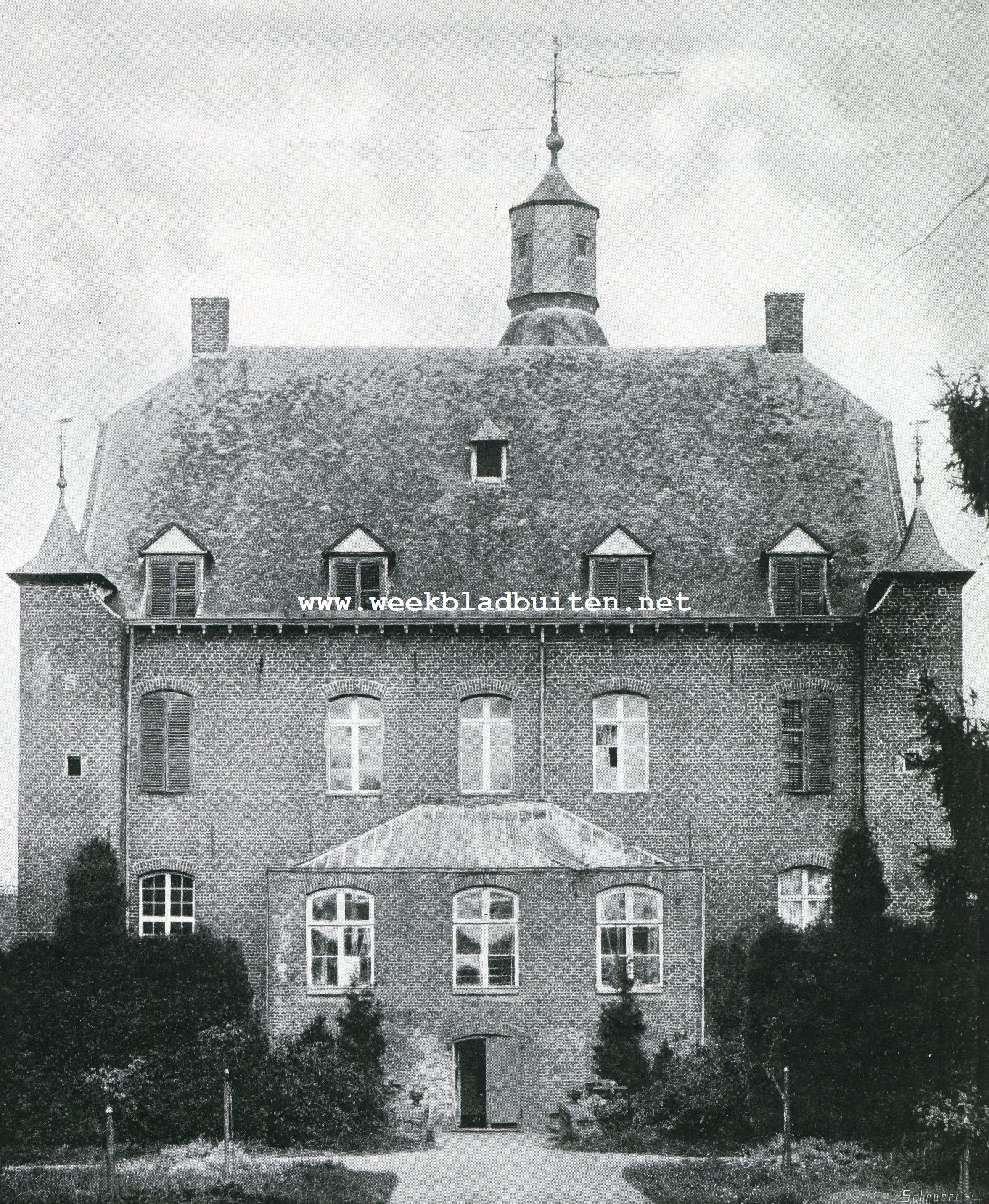 De Burcht Aldenghoir bij Haelen (L.). Tuinzijde (Z. naar N.)