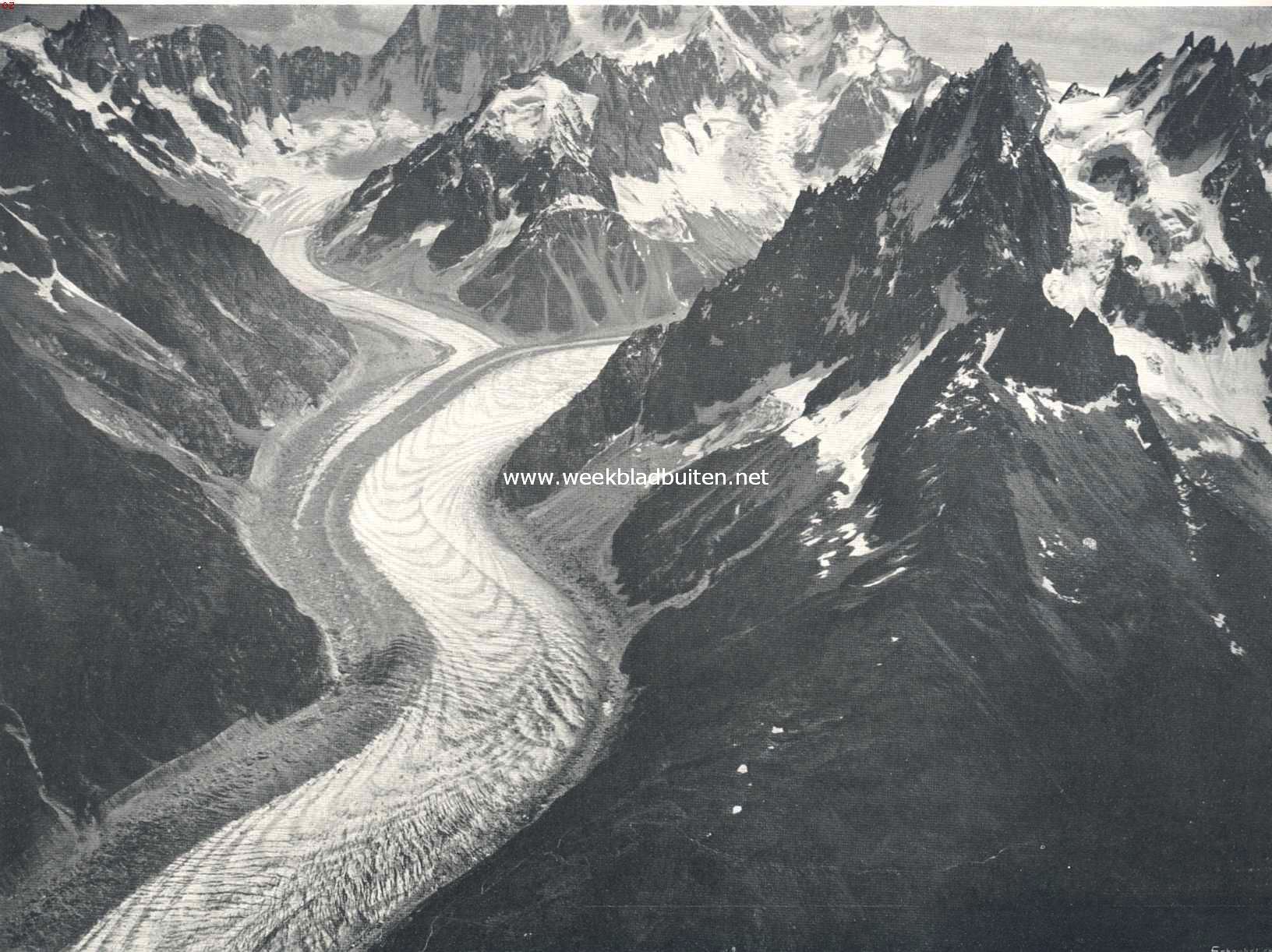 De luchtschipper Spelterini. Rechts de Aiguilles de Chermoz, geheel bovenaan de gletscher Leschaux, rechts de Chermoz met den gletscher Nantillous