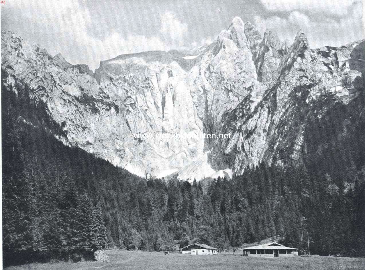 Berchtesgaden. Hohe Gll. Op den voorgrond de bergweide van de Scharitzkehl-Alpe