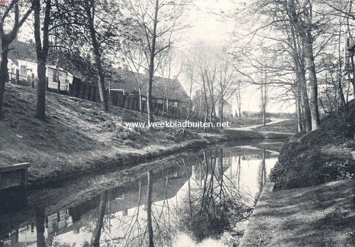 Over Steenwijk. Steenwijk. Gracht beneden het zuidelijk rondeel bij de Annapoort