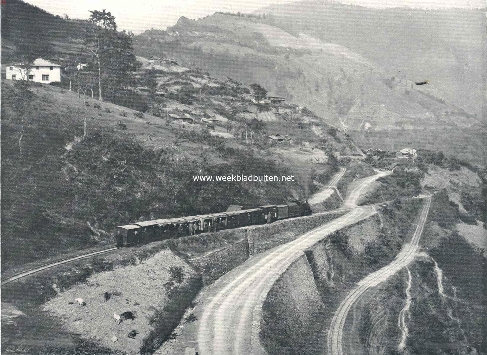 De hoogste bergen der aarde. In de uitloopers van het Himalayagebergte, naar het station Darjeeling in een miniatuurtrein