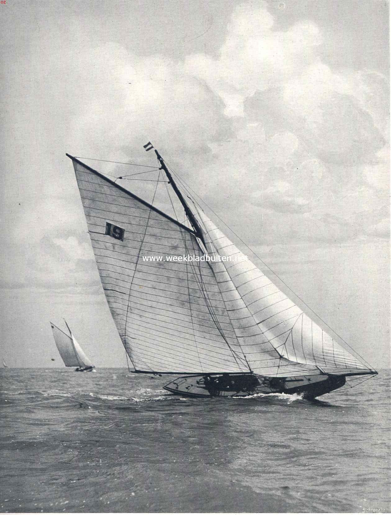 De zeilwedstrijden op de Zuiderzee van donderdag 5 mei. 