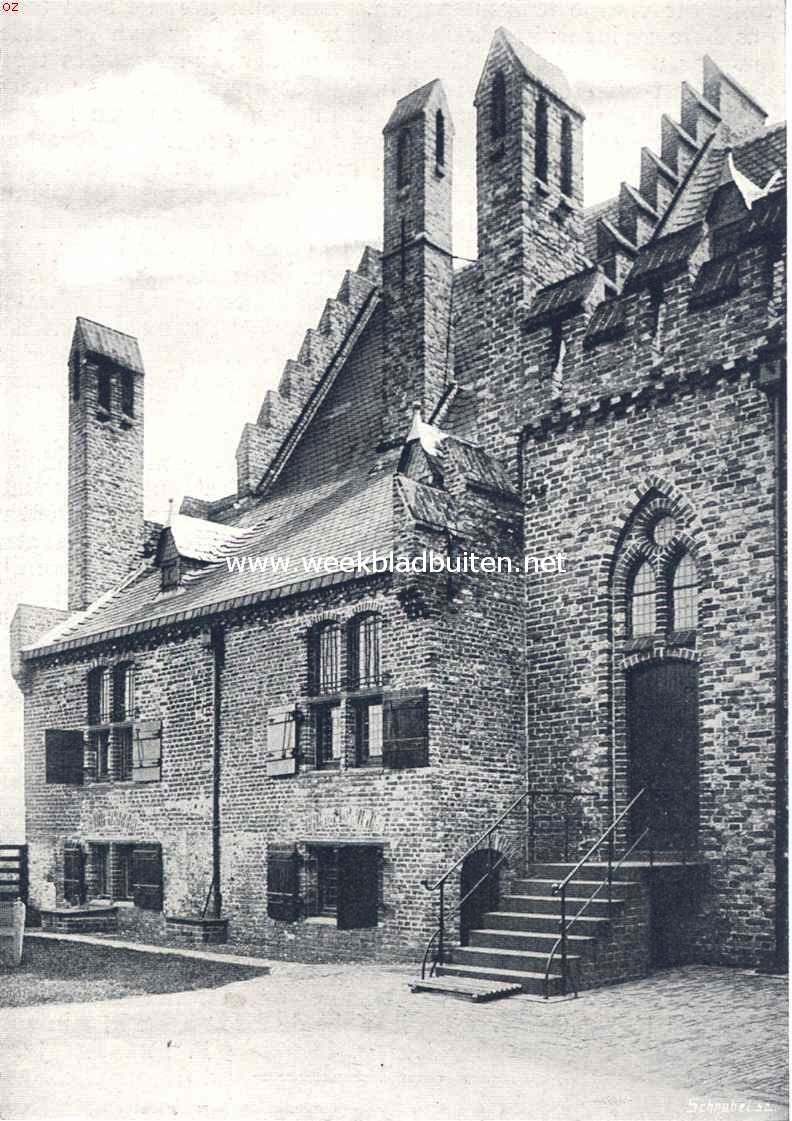 De kleinste stad van West-Friesland. Medemblik. Het kasteel Radboud, thans kantongerecht. Ingang