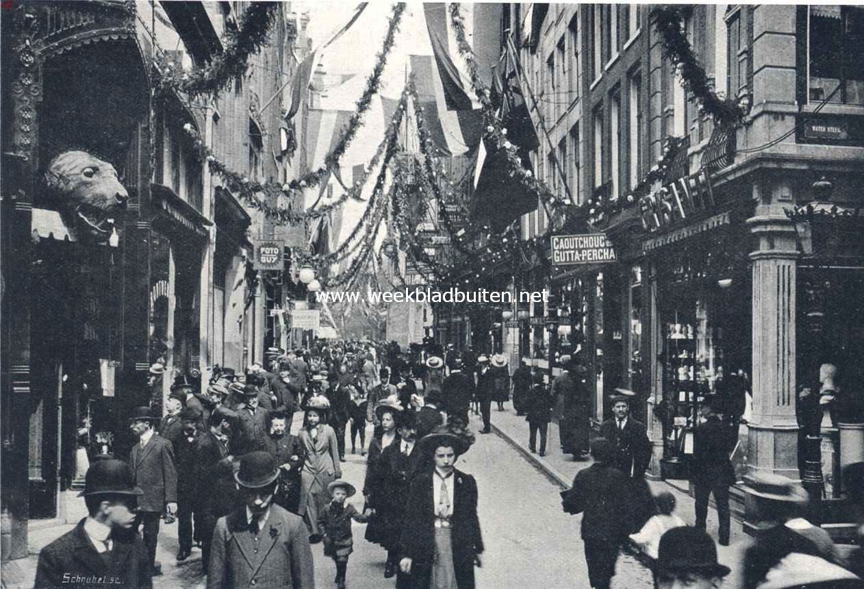 Het koninklijk bezoek aan Amsterdam. De Kalverstraat in feesttooi