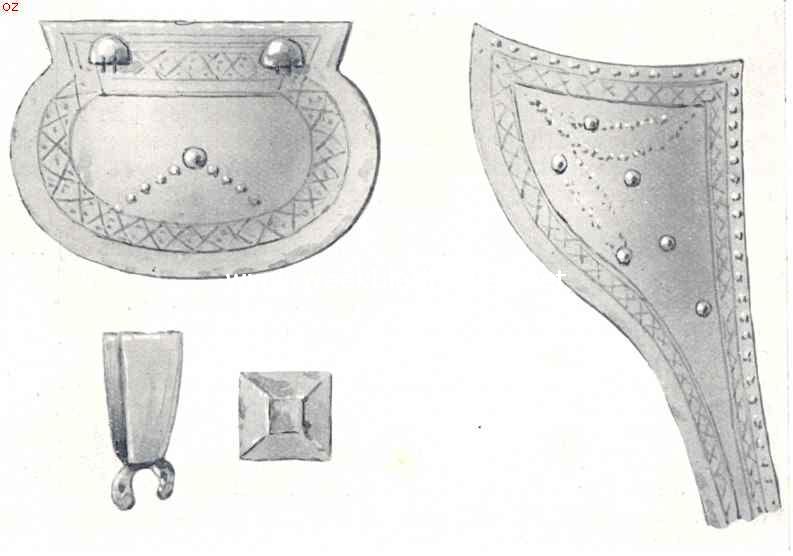 Een merkwaardige vondst in de Deurner Peel (15 juni 1910). Boven: Plaat van den helm. Onder: Sluitstuk en pijlkoker. Rechts: Plaat van den helm