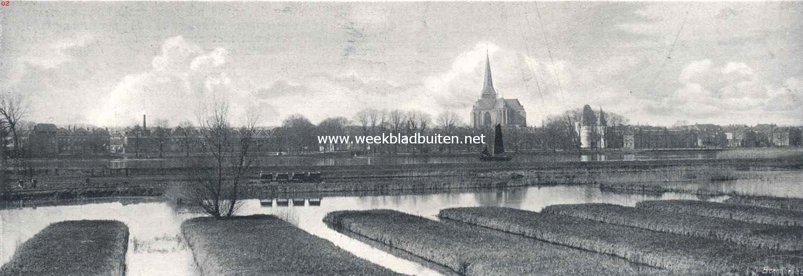 Uit Kampen. Gezicht op Kampen. Rechts de Koornmarktspoort