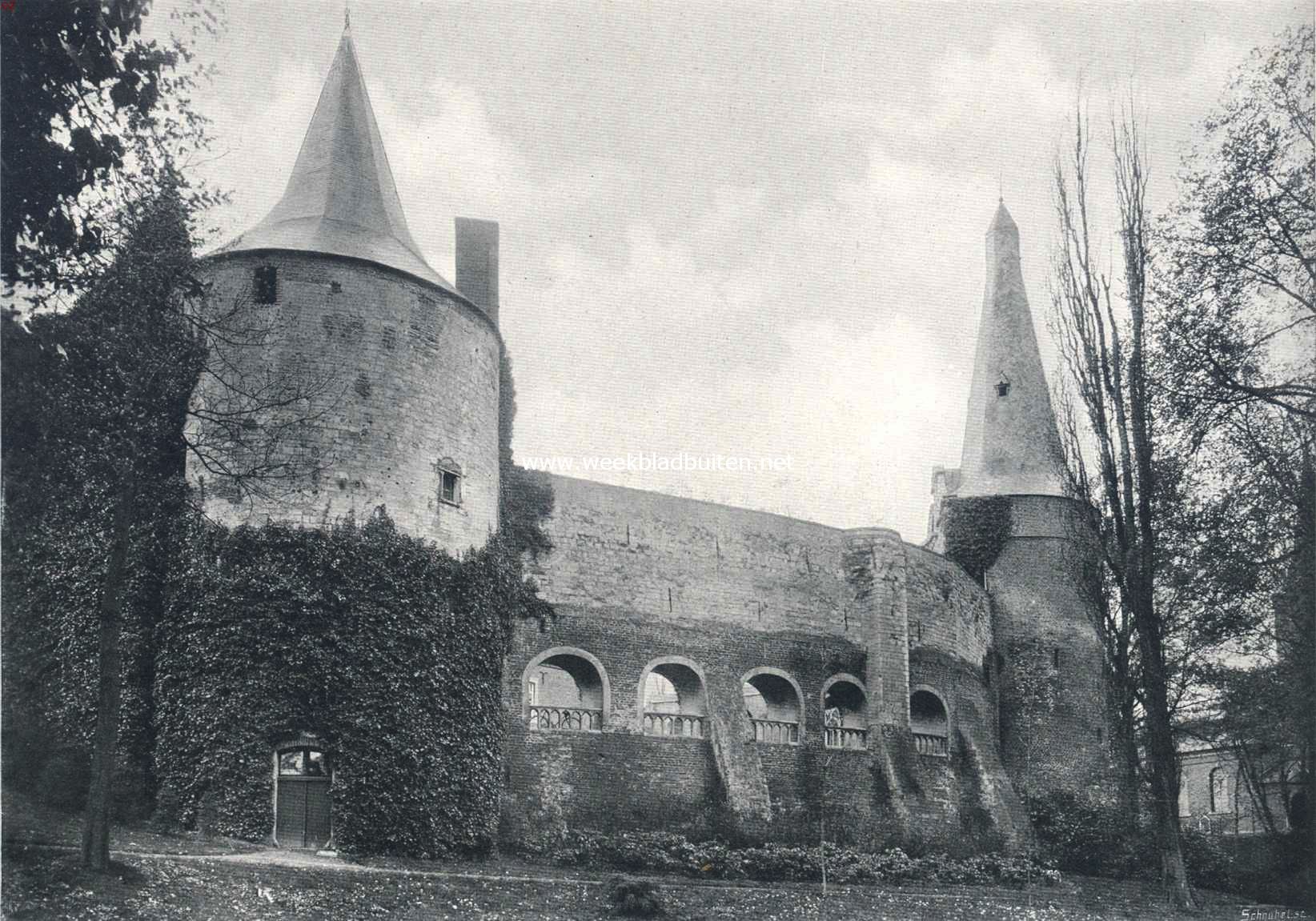 Het kasteel Horn (L.). Kasteelmuur van terzijde gezien