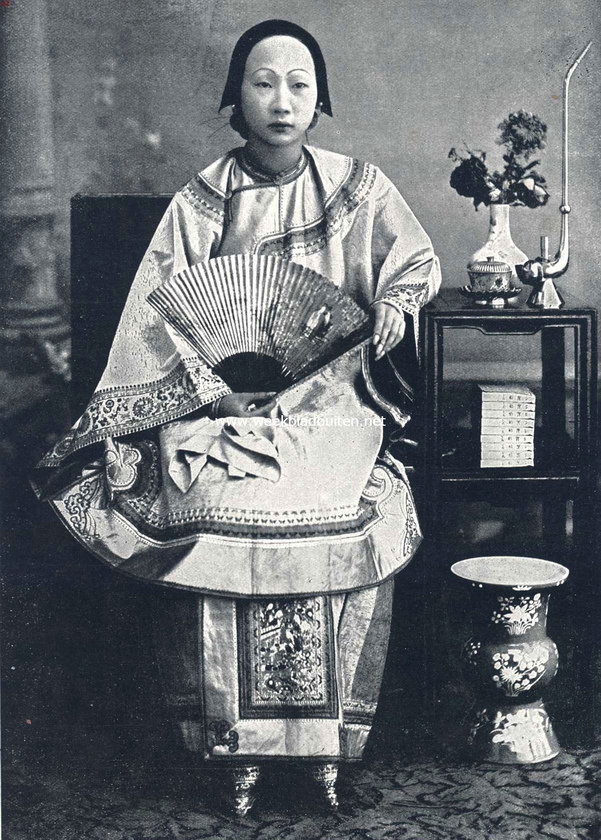 China. Chineesche dame uit den hoogen stand