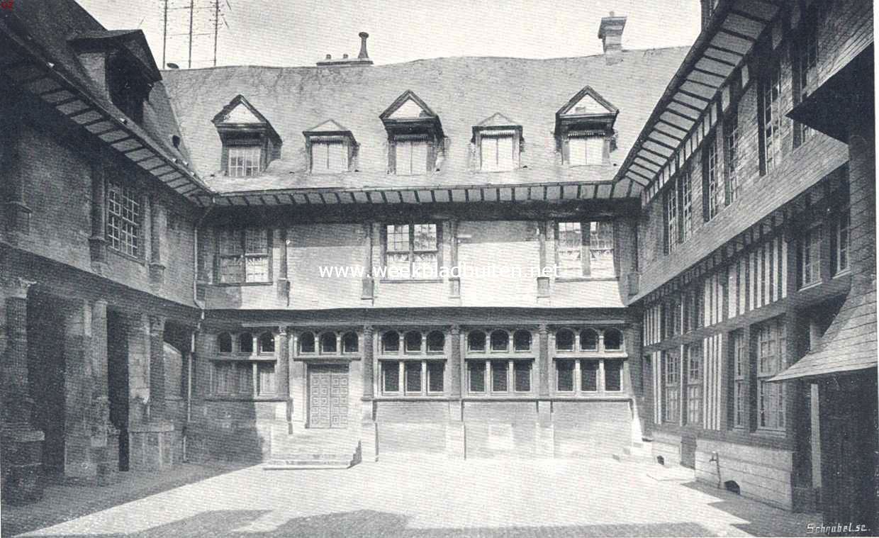 Troyes. Westelijke zijde van de binnenplaats van het hotel de Mauroy