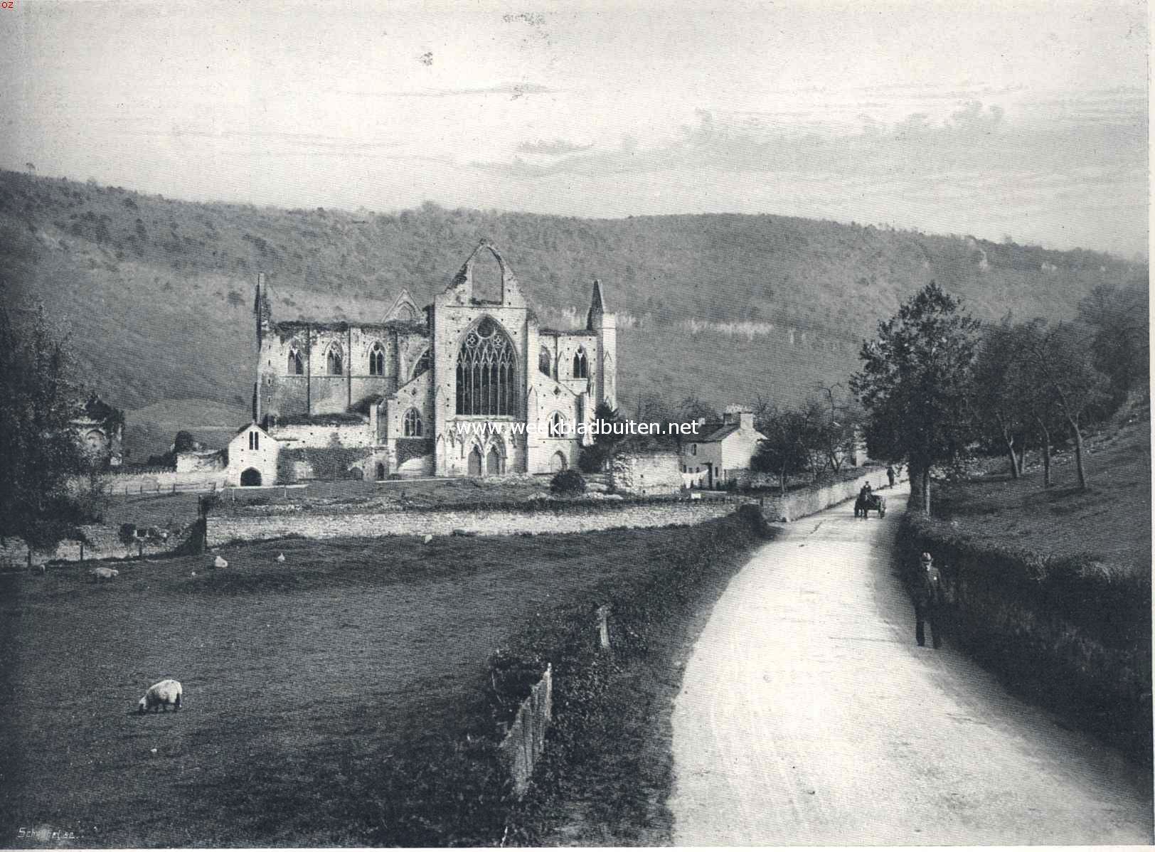 Oud-Engeland. Tintern Abbey, van den dorpsweg af