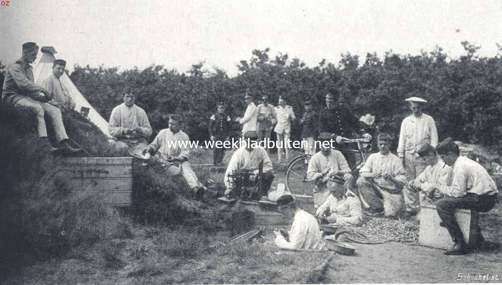 Groote vacantie op de Laarder heide. Kon. Ned. Weerbaarheid-Vereeniging. Corvee, groente schoonmaken